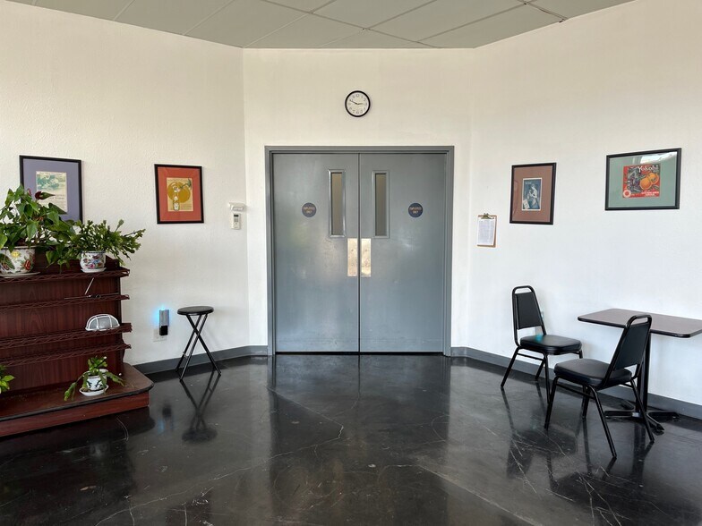 More Photos Of 11131 NE Halsey St, Portland Restaurant For Sale