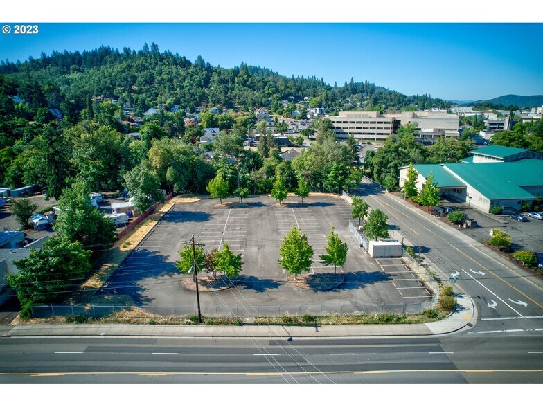 More Photos Of 0 DIAMOND LAKE blvd, Roseburg Land For Sale