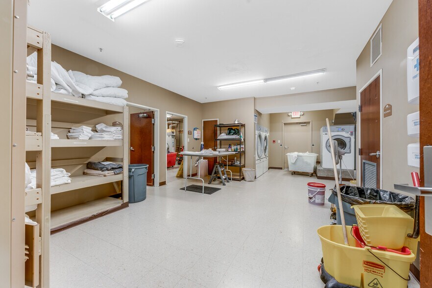 More Photos Of 20 Southland Dr, Fairmont Hotel For Sale