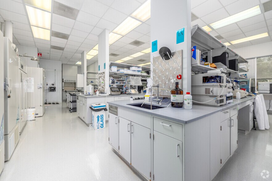 More Photos Of 2700 Research Forest Dr, The Woodlands Office For Lease