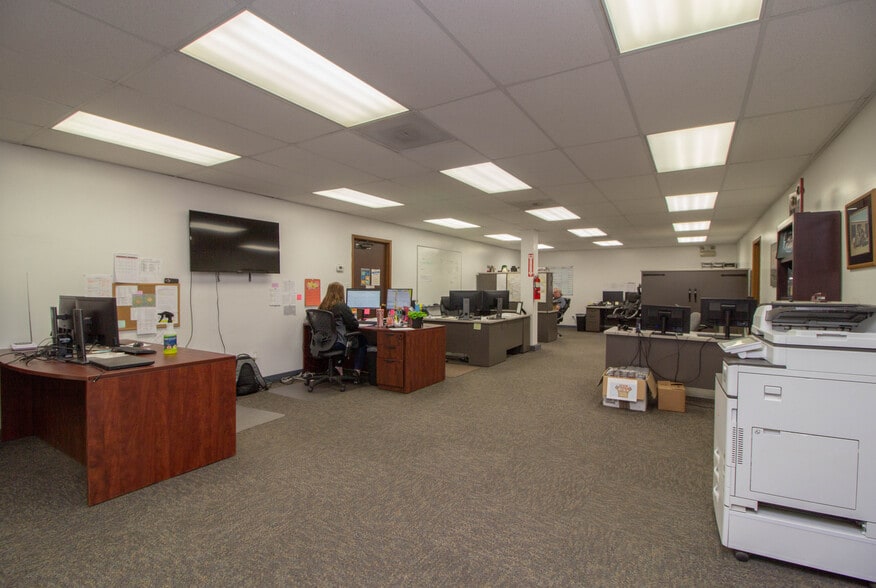 More Photos Of 76 Washington Ave, Des Moines Warehouse For Sale