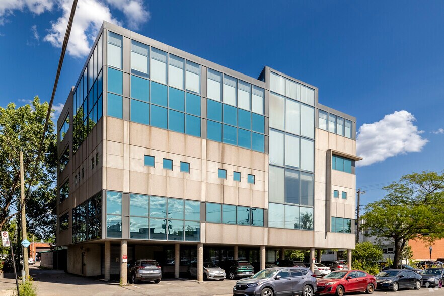 More Photos Of 5075 Rue de Sorel, Montréal Office Residential For Sale