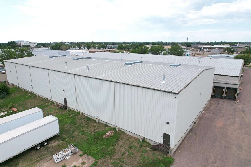 More Photos Of 808 W Cherokee St, Sioux Falls Industrial For Lease