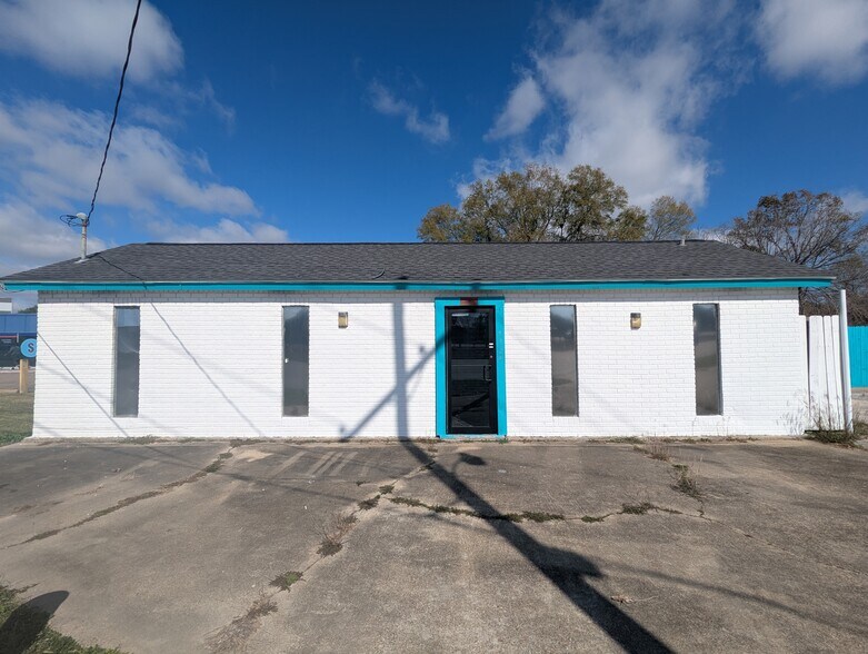 More Photos Of 5310 Eastex Fwy, Beaumont Freestanding For Sale