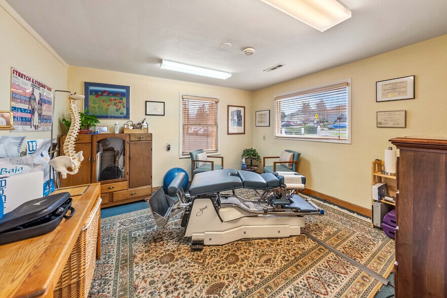 More Photos Of 1745 Ashland St, Ashland Medical For Sale