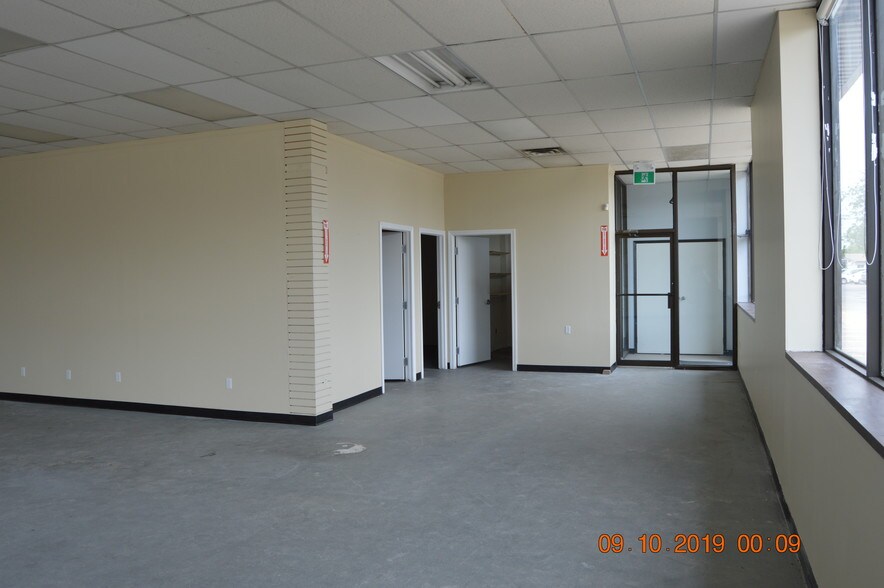 More Photos Of 317 Adelaide St S, London Storefront For Lease