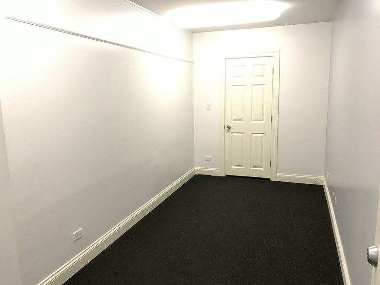 More Photos Of 103 E Ogden Ave, Clarendon Hills Medical For Sale