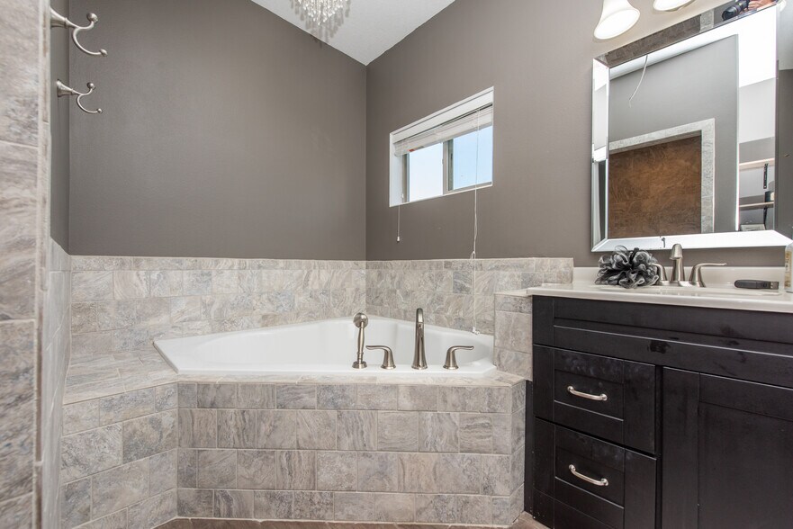 More Photos Of 13603 38th St SW, Belfield Flex For Lease