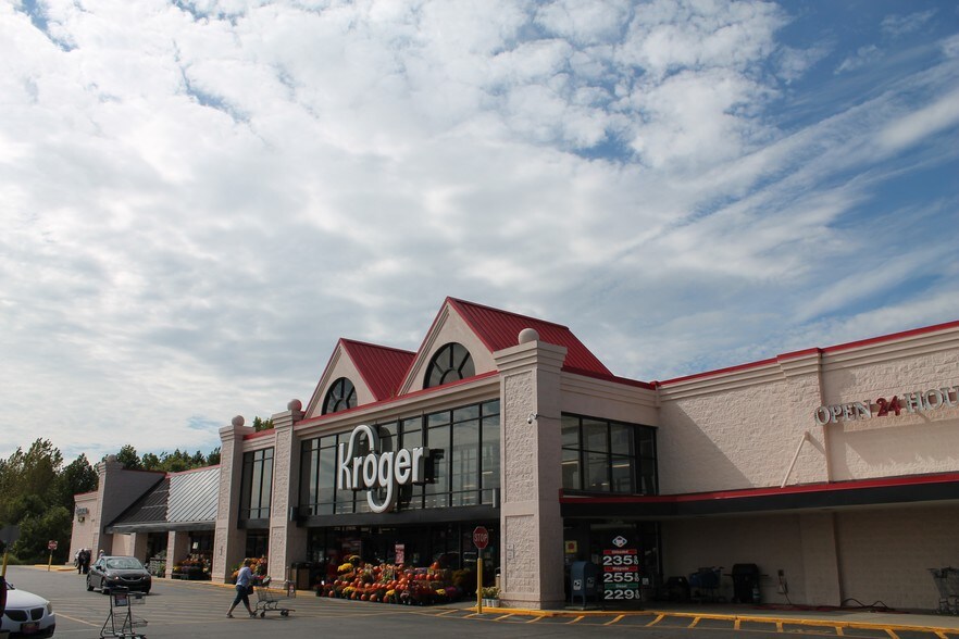 More Photos Of 370-530 S Indiana St, Mooresville General Retail For Lease