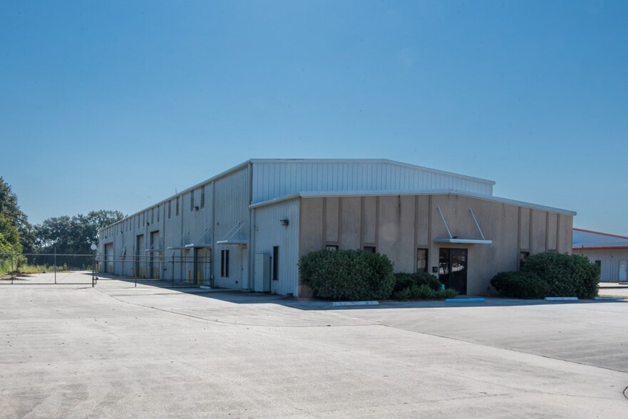 Primary Photo Of 105 Nova Dr, Broussard Manufacturing For Lease