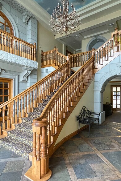 More Photos Of 14039 Minuteman Dr, Draper Self Storage For Lease