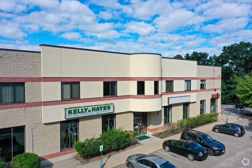More Photos Of 66 Southern Blvd, Nesconset Showroom For Lease