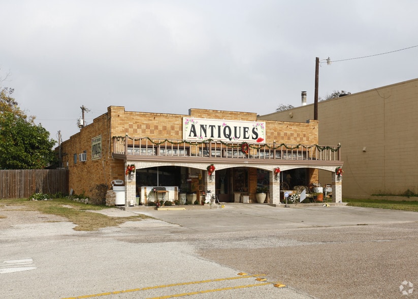More Photos Of 130 W Myrtle St, Angleton Freestanding For Sale