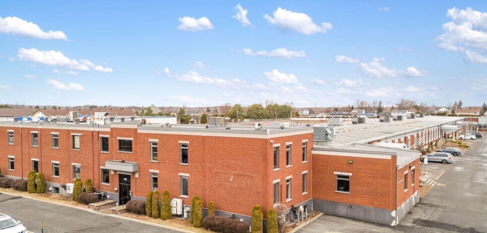Primary Photo Of 230 Boul Saint-Joseph O, Drummondville Office For Lease