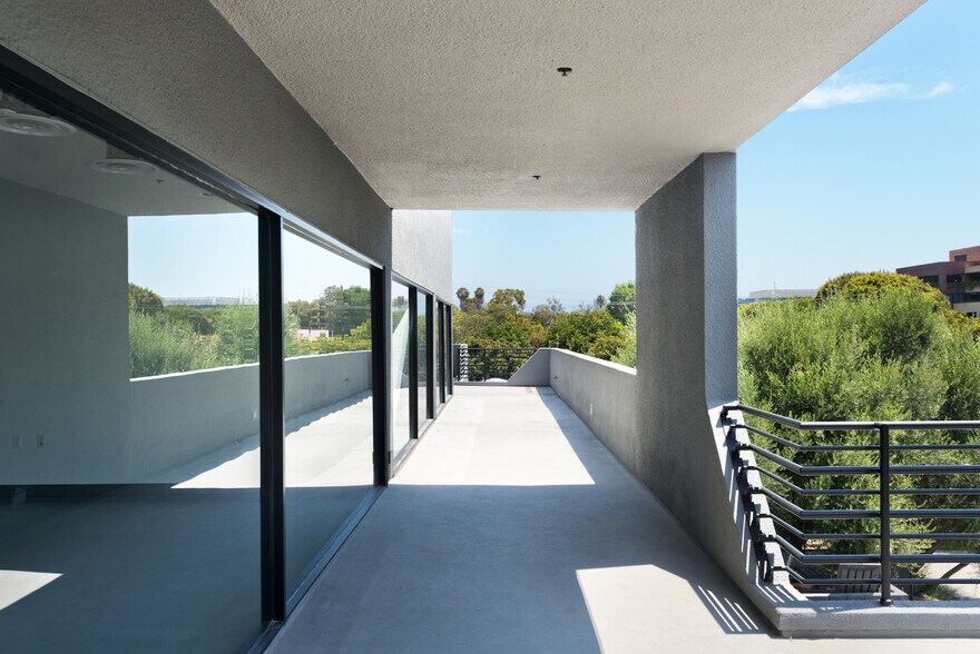 More Photos Of 1545 26th St, Santa Monica Loft Creative Space For Lease