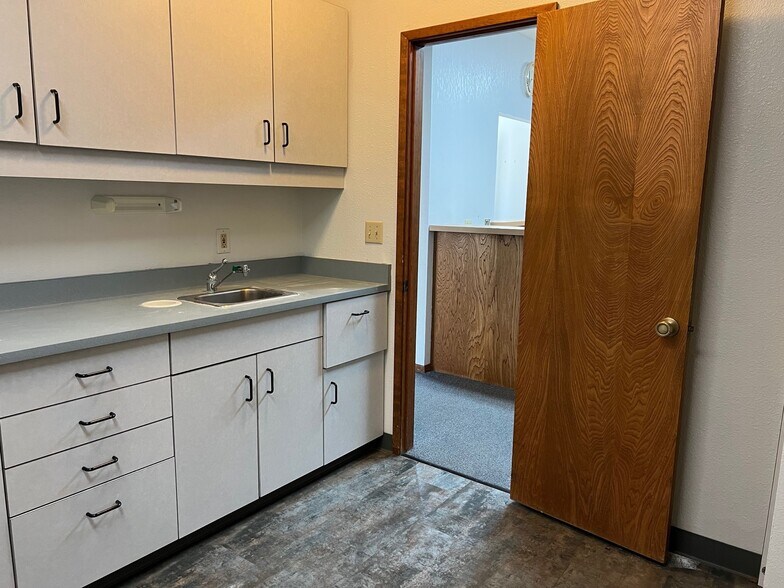 More Photos Of 10618 Combie Rd, Auburn Healthcare For Lease