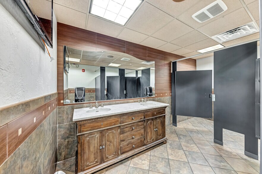 More Photos Of 1070 Baknsville Ave, Pittsburgh Lodge Meeting Hall For Sale