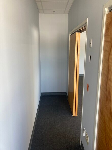 More Photos Of 1888-1890 N Market St, Frederick Office For Lease