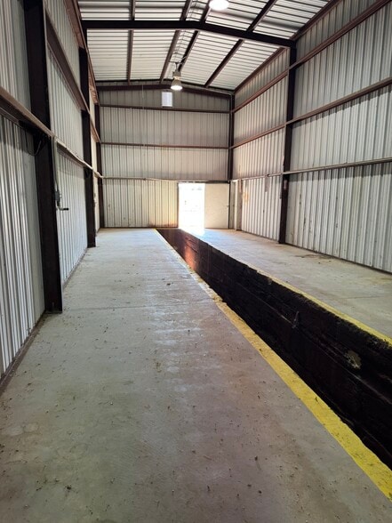 More Photos Of 9182 S US Highway 79, Palestine Service For Sale