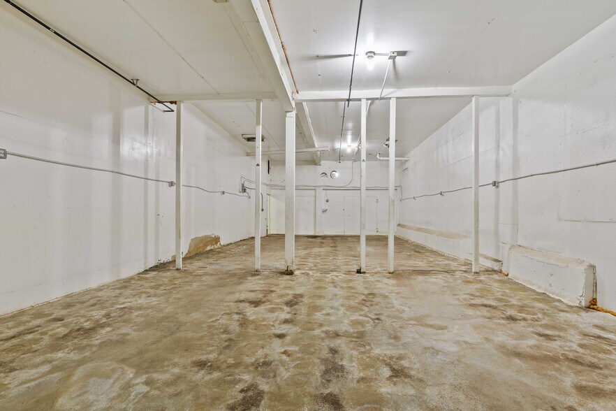 More Photos Of 6835 Tujunga Ave, North Hollywood Warehouse For Sale