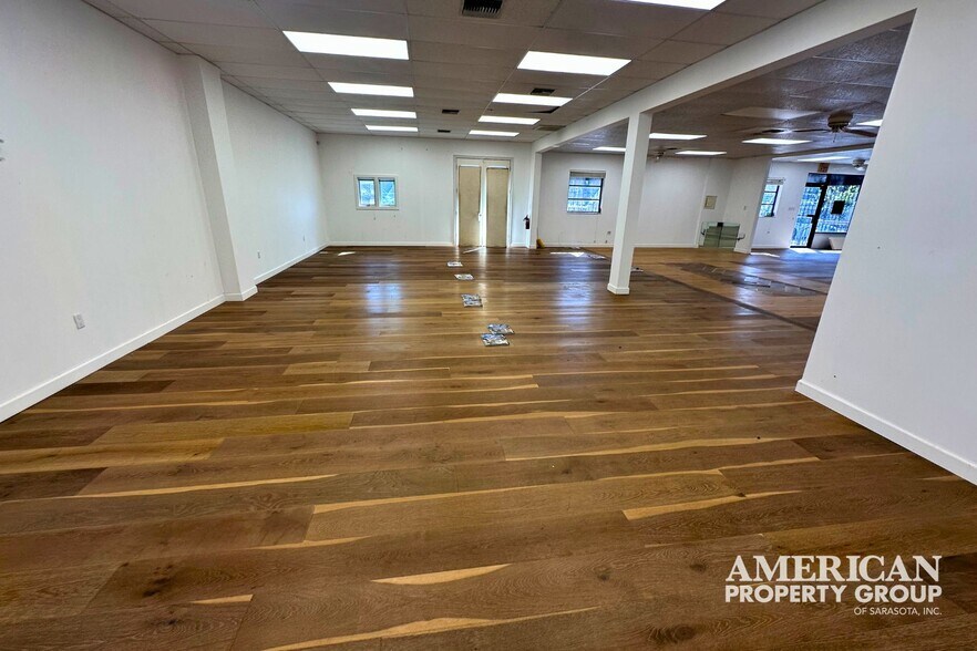 More Photos Of 1681 11th St, Sarasota Light Manufacturing For Sale