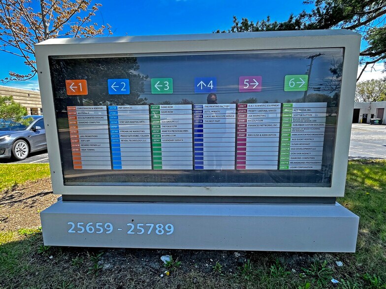 More Photos Of 25765-25767 Hillview Ct, Mundelein Flex For Sale