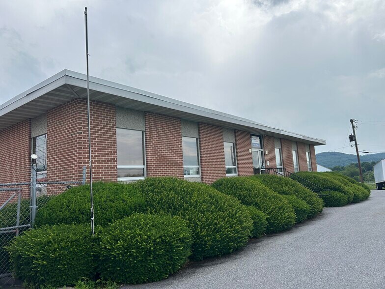 More Photos Of 800 Mountain Home Road Rd, Sinking Spring Warehouse For Lease