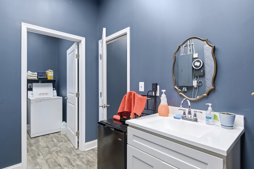 More Photos Of 5472-5486 Southern Maryland Blvd, Lothian Storefront For Sale