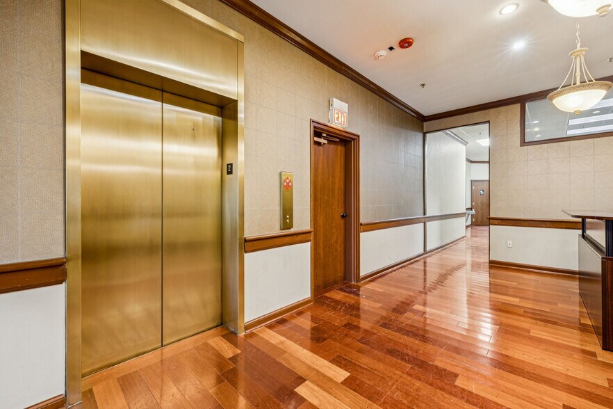 More Photos Of 213 5th Ave N, Nashville Office For Sale