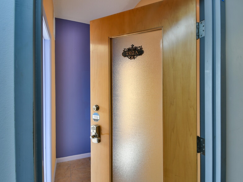 More Photos Of 2300 N Pershing Dr, Arlington Medical For Sale