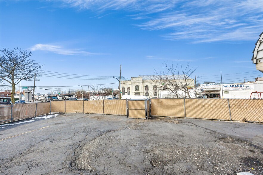 Primary Photo Of 57-59 Maspeth Ave, Flushing Warehouse For Lease