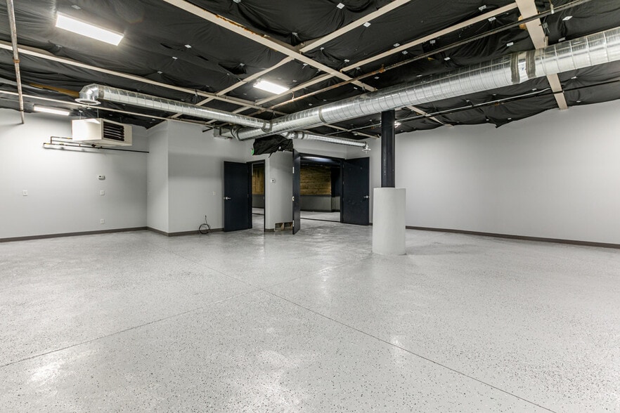 More Photos Of 2700 W Rasmussen Rd, Park City General Retail For Lease