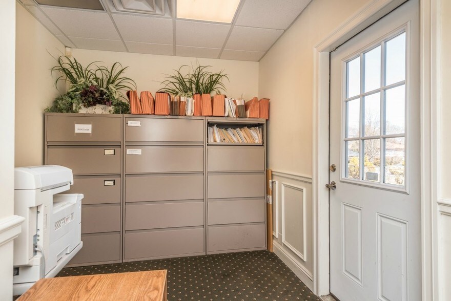 More Photos Of 179 Little East Neck Rd, West Babylon Office For Lease