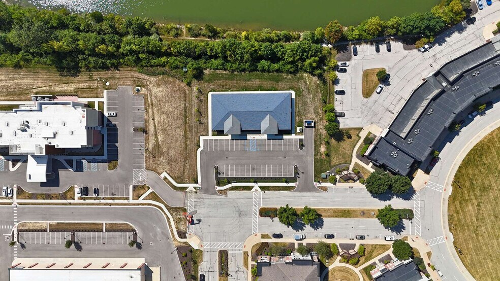 More Photos Of 6054 Gateway Dr, Whitestown Medical For Lease