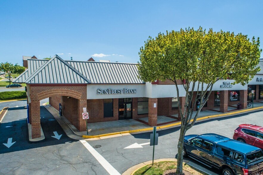 More Photos Of 14200-14220 Centreville Sq, Centreville Unknown For Lease