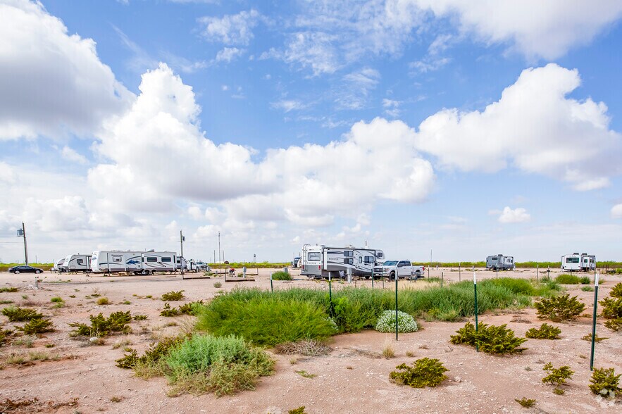 More Photos Of 801 Woodard St, Pyote Trailer Camper Park For Sale