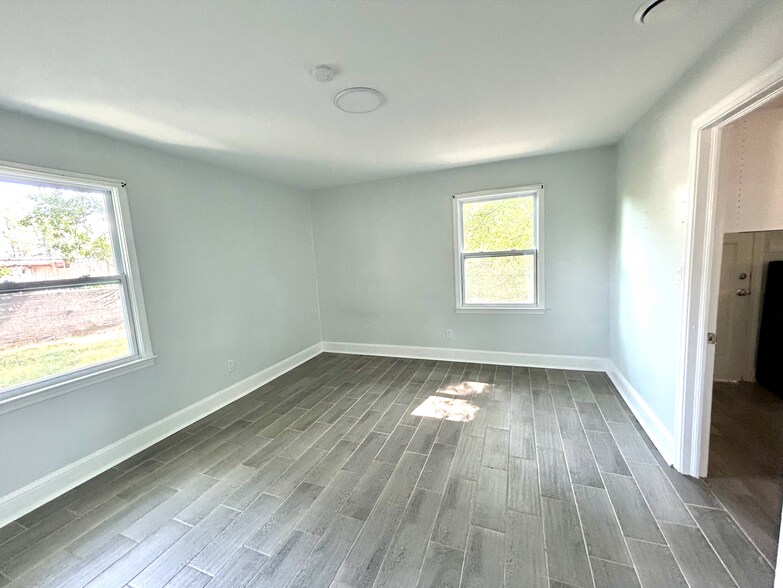 More Photos Of 3021 Walkup Ave, Monroe Flex For Lease
