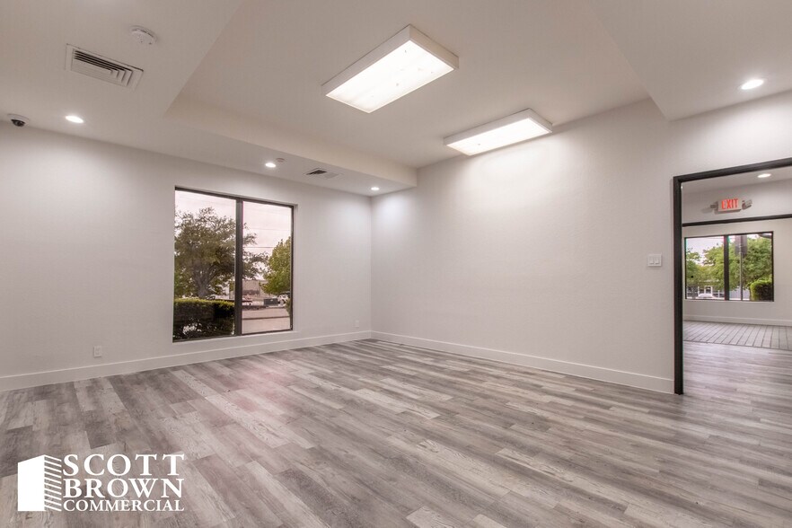 More Photos Of 2400 Worthington St, Denton Medical For Lease