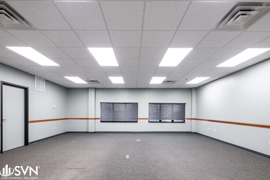More Photos Of 440 Greendale Rd, Lexington Warehouse For Lease