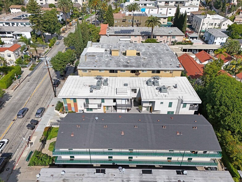 More Photos Of 2000 N Beachwood Dr, Los Angeles Apartments For Sale