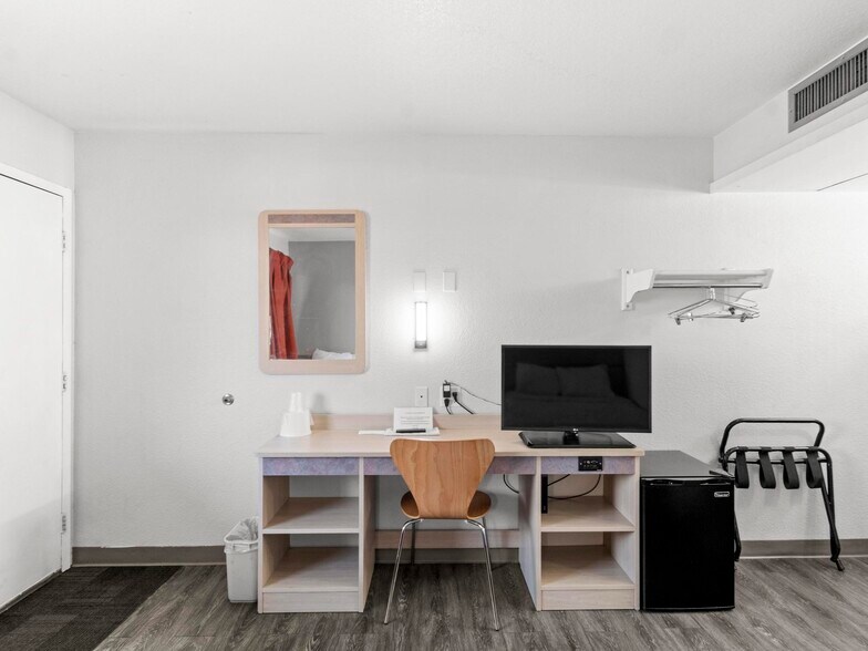 More Photos Of 1150 Wilkins Cir, Casper Hotel For Sale