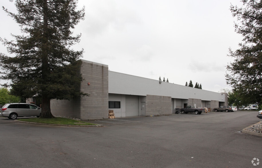 More Photos Of 601 Commerce Dr, Roseville Flex For Lease