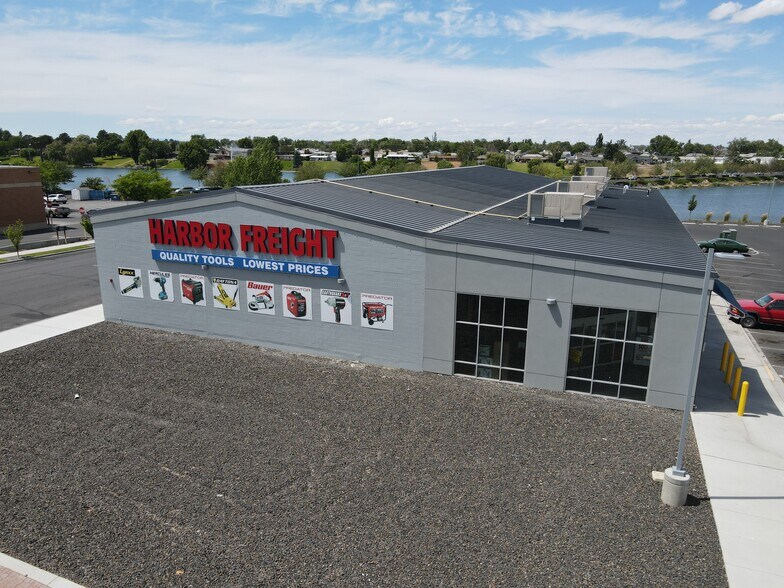 More Photos Of 304 E Broadway, Moses Lake General Retail For Sale