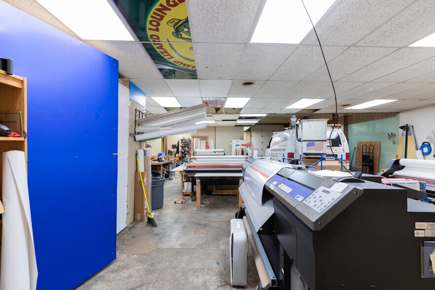 More Photos Of 1628 Erie Blvd E, Syracuse Flex For Sale