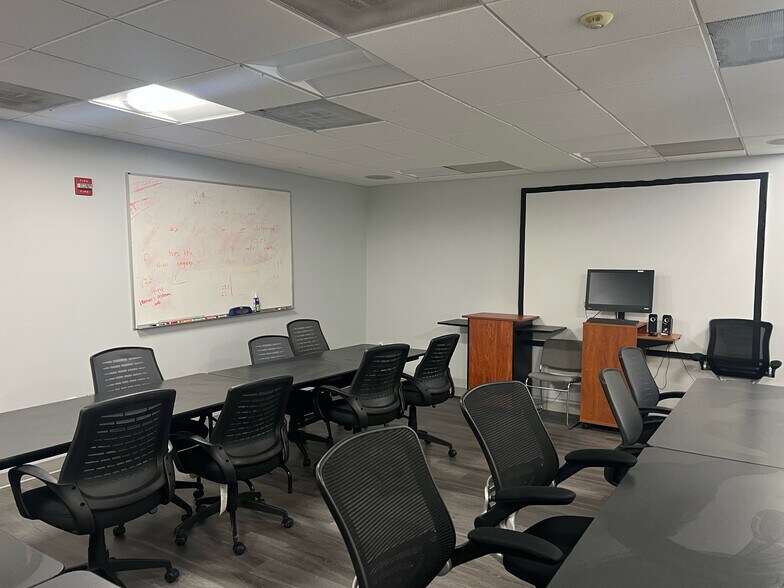 More Photos Of 438 N Frederick Ave, Gaithersburg Medical For Sale