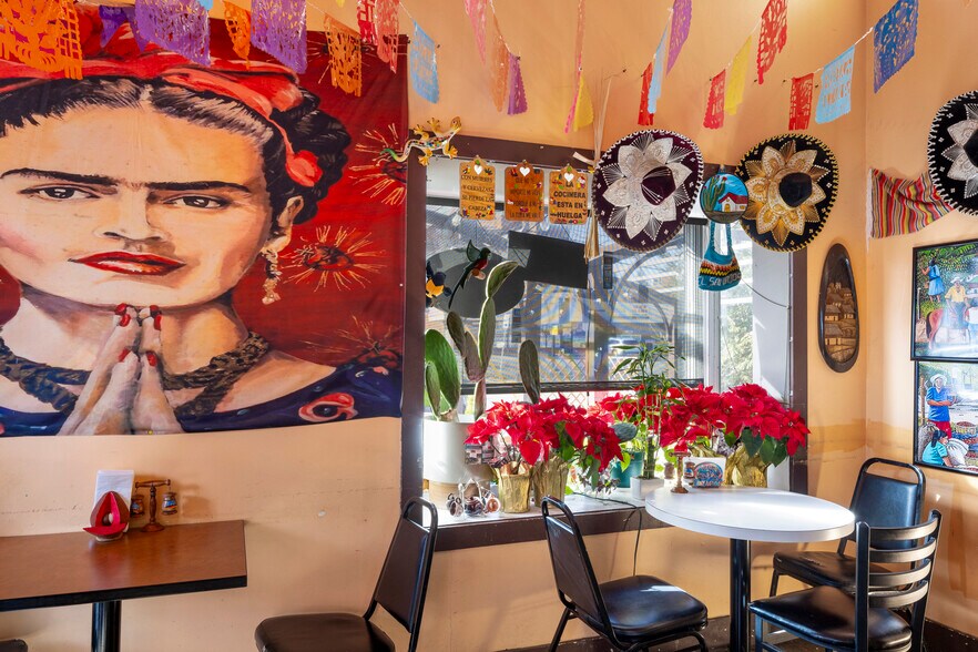 More Photos Of 78 Green St, Hudson Freestanding For Sale