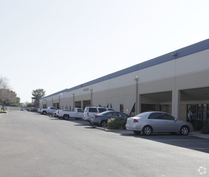 More Photos Of 3901-3911 W Van Buren St, Phoenix Warehouse For Lease