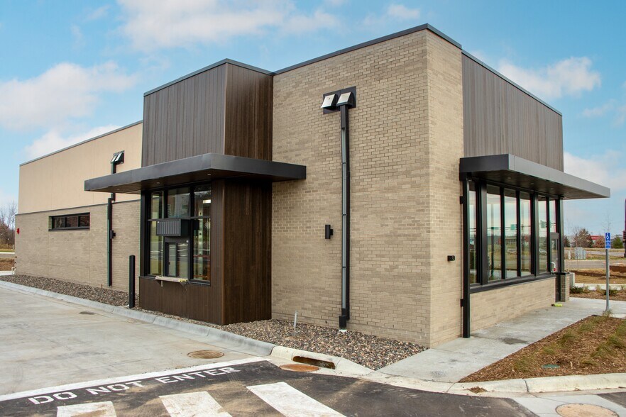 More Photos Of 3450 High Point N, Oakdale General Retail For Sale