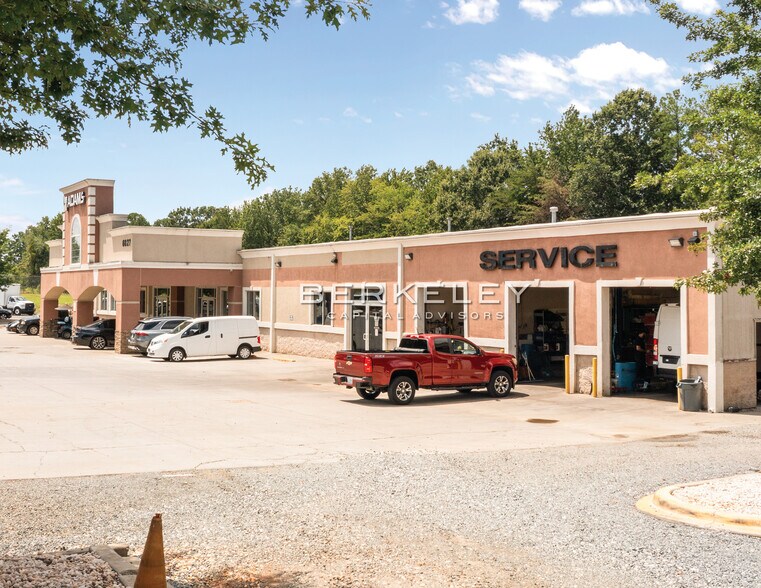 More Photos Of 6027-6125 N Tryon St, Charlotte Auto Dealership For Sale