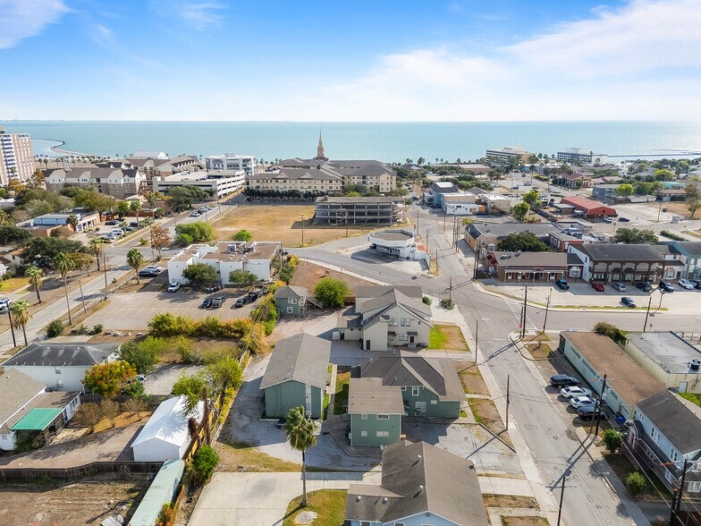 More Photos Of 800-802 Hancock Ave, Corpus Christi Apartments For Sale